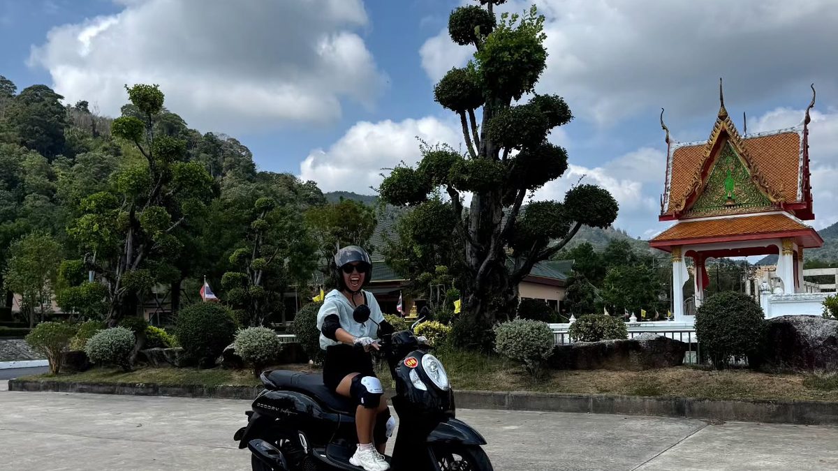 Automatic Scooter or Manual Bike: What to Learn on in Thailand?