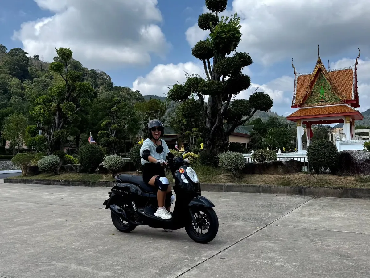 Scooter lesson with an instructor in Phuket