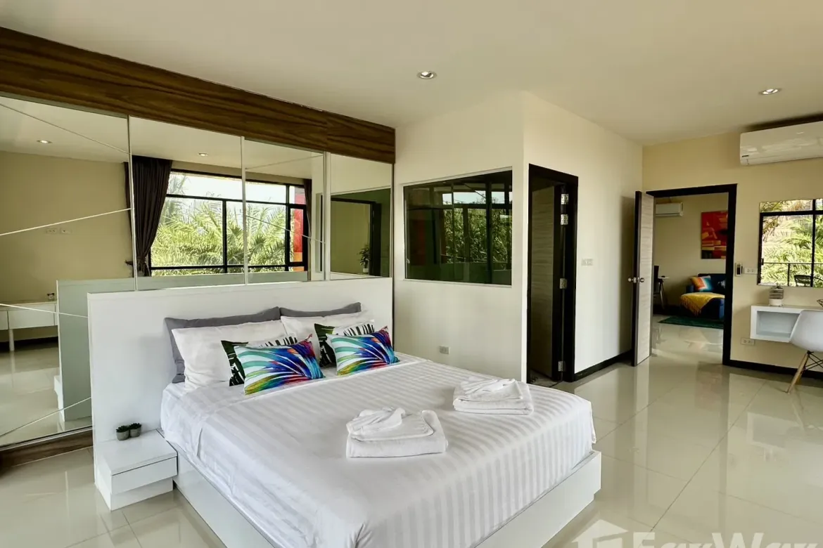 2-Bedroom Condo at Nai Harn Beach Condominium, Rawai — фото 7